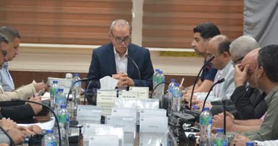 محافظ القليوبية يبحث موقف المعدات الميكانيكية المستخدمة لإدارة الأزمات 