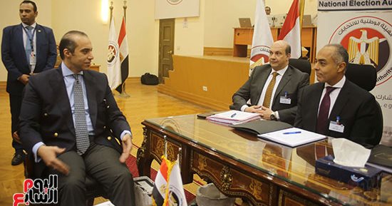 وكيل المرشح الرئاسى عبد الفتاح السيسى يقدم أوراق ترشحه بانتخابات الرئاسة 2024.. رئيس لجنة تلقى أوراق الترشح: تلقينا 424 تزكية من النواب ومليون و130 ألف تأييد من المواطنين للمرشح الرئاسى عبد الفتاح السيسى
