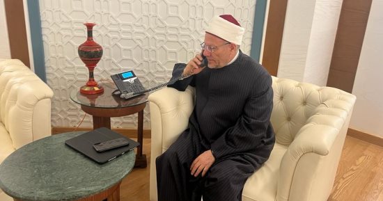 المفتي يجرى اتصالا هاتفيا بنظيره بالديار الفلسطينية للاطمئنان على الأوضاع