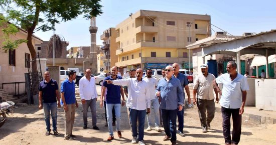 محافظ الأقصر يتابع توسعات محطة مياه وتجديد كوبرى بالطود وتطوير سوق أبو الجود.. صور