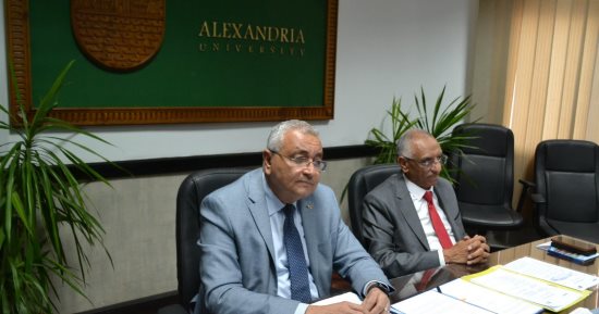 رئيس جامعة الإسكندرية يوقع اتفاقية تعاون مع كلية لوبين للأعمال بأمريكا لإنشاء درجات علمية
