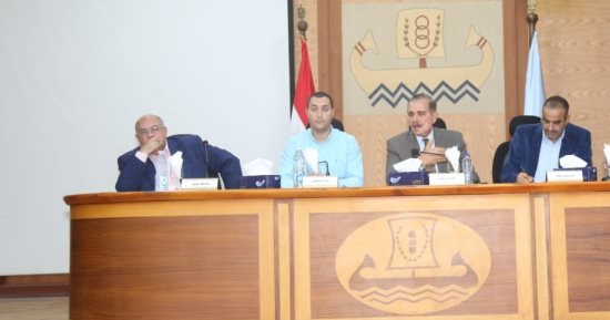 محافظ كفر الشيخ يناقش استعداد وجاهزية المحافظة لإدارة الأزمات والكوارث