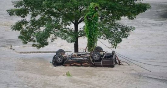 اليابان: استمرار هطول الأمطار الغزيرة قد يؤدى لفيضانات عارمة وانهيارات أرضية