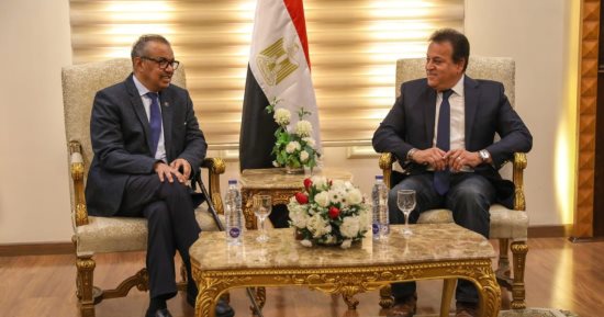وزير الصحة يستقبل مدير عام منظمة الصحة العالمية بمطار القاهرة الدولى