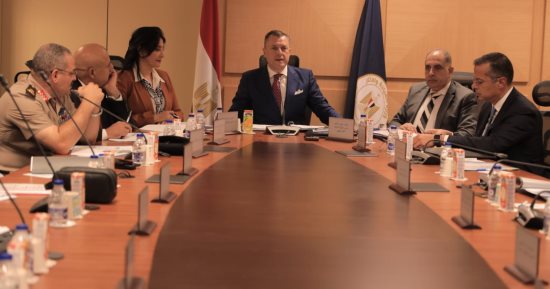 وزير السياحة يترأس اجتماع اللجنة الدائمة لتراخيص المنشآت الفندقية والسياحية