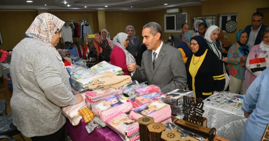 محافظ الغربية يتفقد معرضى "منتجات المرأة" و"الخيري" بمقر المجلس القومي للمرأة  