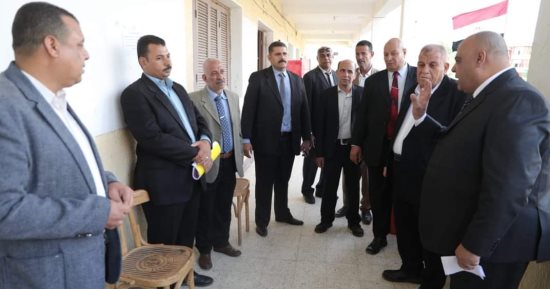 وكيل تعليم الوادى الجديد يشدد على الالتزام بالزى الموحد للمعلمين فى المدارس