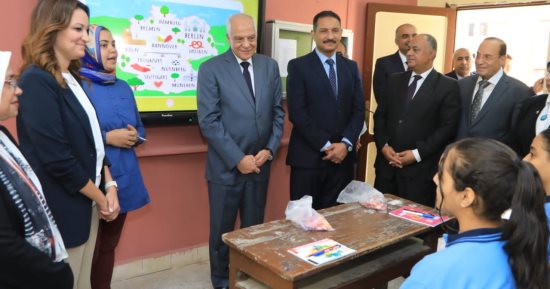محافظ الجيزة يوجه بتخصيص حصة حول الشئون العامة والرد على استفسارات الطلاب