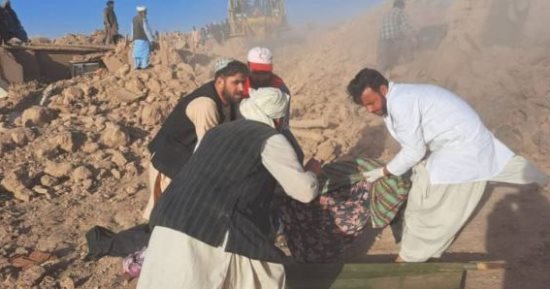 حرائق وسيول وزلازل.. العالم يواجه كوارث طبيعية مروعة.. 1000 قتيل في زلزال أفغانستان.. فيضانات تودى بحياة 30 شخصا بإقليم "البنجاب" بباكستان.. تحذيرات من أمطار كثيفة بالجزائر والسعودية.. فرنسا تحذر من عواصف رعدية