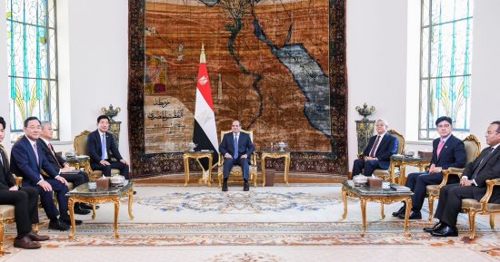 الرئيس السيسى يستقبل رئيس الجمعية الوطنية بكوريا الجنوبية.. ويؤكد الاعتزاز المتبادل بالروابط الوثيقة بين البلدين الصديقين ويعرب عن التطلع لمواصلة استكشاف آفاق تطوير العلاقات خاصةً فيما يتعلق بالتعاون الاقتصادى