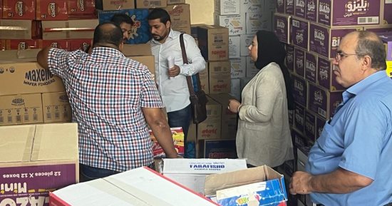 محافظ الدقهلية يحيل 36 محضرا مخالفات تموينية للنيابة.. صور