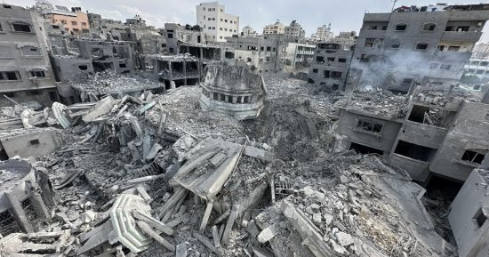 استشهاد أكثر من 40 فلسطينيا منذ الفجر جراء العدوان الإسرائيلى على قطاع غزة