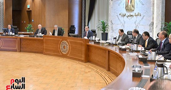 رئيس الوزراء يترأس اجتماعا موسعا بشأن مبادرة خفض أسعار السلع الأساسية.. مدبولي: تخفيضات من 15 – 25 % لعدة سلع.. وتنفيذ المبادرة من السبت المقبل.. إعفاء سلع تتضمنها المبادرة من الجمارك والرسوم لمدة 6 أشهر