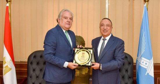 محافظ الإسكندرية يستقبل سفير البيرو لبحث سبل التعاون وتعزيز العلاقات المشتركة