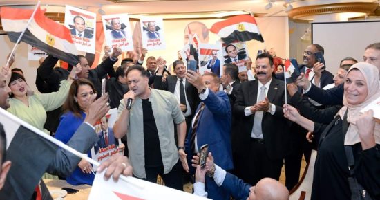 المصريون بالخارج يقيمون أول مؤتمر لدعم الرئيس السيسى بالانتخابات فى الرياض