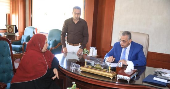 محافظ سوهاج يناقش شكاوى وطلبات المواطنين خلال اللقاء الجماهيرى