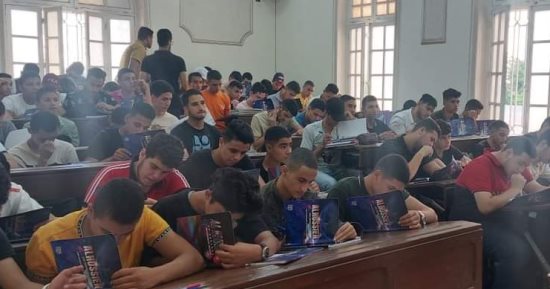 حضور مرتفع لطلاب الثانوية العامة بمجموعات الدعم المدرسى.. صور 
