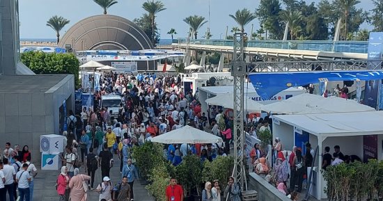طلاب وأكاديميون يزورون مكتبة الإسكندرية فى العيد الـ21 لتأسيسها.. صور