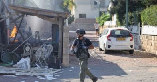 العالم هذا الصباح.. قصف برج سكنى ومسجدين ومنزلين ومقبرة بغزة.. إصابة 6 فلسطينيين بالرصاص الحي خلال مواجهات مع الاحتلال في الضفة الغربية.. الخارجية الفرنسية: مقتل فرنسيين اثنين وفقدان 14 آخرين في إسرائيل