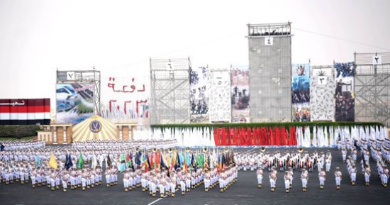طالبات كلية الشرطة يجرين عروضا لرياضة "الباركور" أمام الرئيس السيسى.. صور