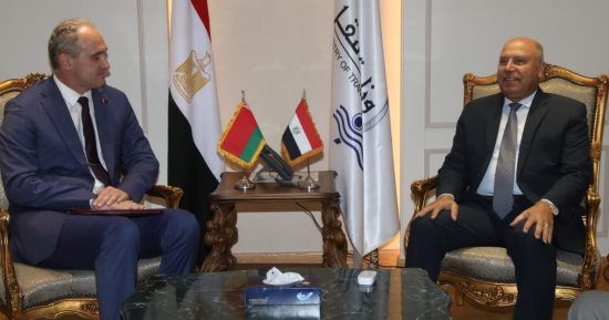 وزير النقل يبحث إنشاء مصنع أتوبيسات كهربائية وشاحنات فى برج العرب