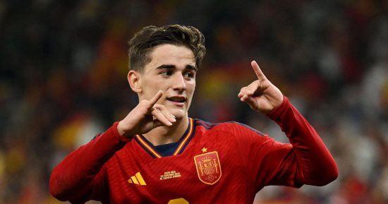 برشلونة يتلقى صدمة جديدة قبل كلاسيكو ريال مدريد بإصابة جافي مع منتخب إسبانيا