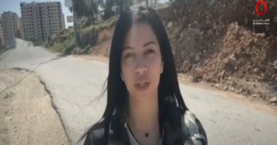 ولاء السلامين مراسلة القاهرة الإخبارية لليوم السابع: ذاكرتنا مليئة بالممارسات اللاإنسانية تجاه النساء والأطفال.. نودع أهلنا كل يوم.. العمل ملىء بالمخاطر والاحتلال لا يحترم المعاهدات الدولية الخاصة بعمل الصحفيين
