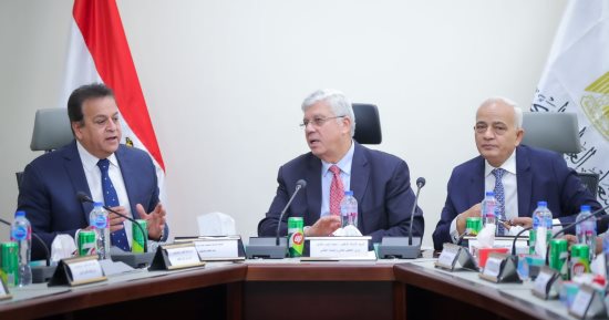 وزير الصحة يشارك فى اجتماع مجلس أمناء بنك المعرفة المصرى