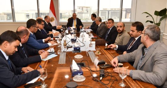 وزير الإسكان ومحافظ القاهرة يتابعان الموقف التنفيذى لمشروعات التطوير بالمحافظة