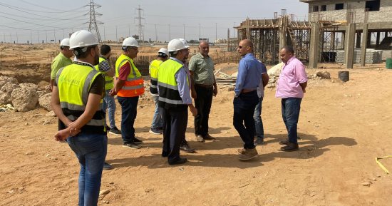 "الإسكان" تتابع الأعمال الجارية بالطرق ومحطات روافع الصرف الصحى بالقاهرة الجديدة