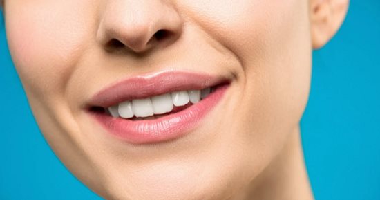 3 وصفات طبيعية لأسنان بيضاء.. اعرفى طرق تحضيرها 