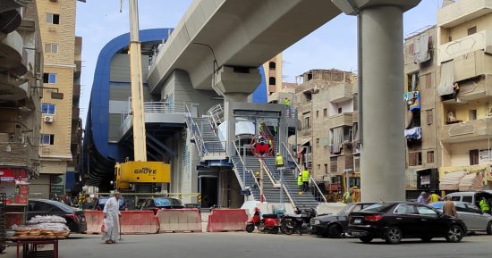 شاهد مداخل محطات المترو الجديدة بعد إزالة الأسوار الحديدية استعدادا