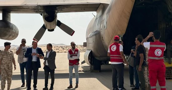 الهلال الأحمر المصرى يستقبل طائرات مساعدة أردنية لإيصالها إلى قطاع غزة