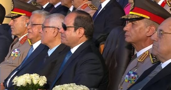 الرئيس السيسي يشاهد فيلما تسجيليا لتدريبات الأكاديمية والكليات العسكرية.. صور