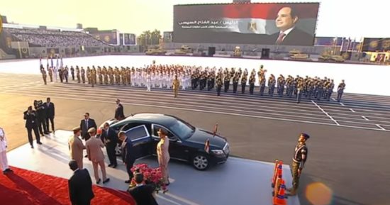 الرئيس السيسي يصل مقر احتفالية تخريج دفعة جديدة من الكليات العسكرية.. صور