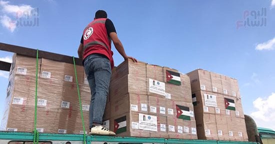 مطار العريش يستقبل 4 طائرات مساعدات تمهيدا لنقلها إلى قطاع غزة