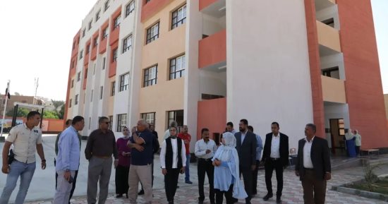محافظ الوادي الجديد: المدرسة الرسمية الدولية جاهزة لاستقبال الطلاب الأسبوع المقبل