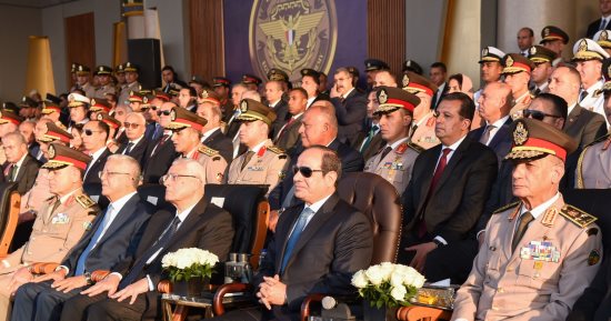 تزامنا مع الذكرى الخمسين لنصر أكتوبر.. الرئيس السيسي يشهد حفل تخرج الكليات العسكرية 2023.. ويصدق على منح علم القوات المسلحة وسام الجمهورية.. ويقدم التحية لأعلام الدول العربية المشاركة فى حرب أكتوبر.. صور