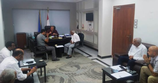 محافظ أسوان يوجه بحل أى معوقات أمام تنفيذ مشروعات مبادرة "حياة كريمة"