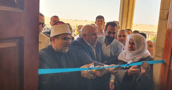 وزير الأوقاف يفتتح مسجد بر الوالدين بطريق أحمد مختار الداخلة