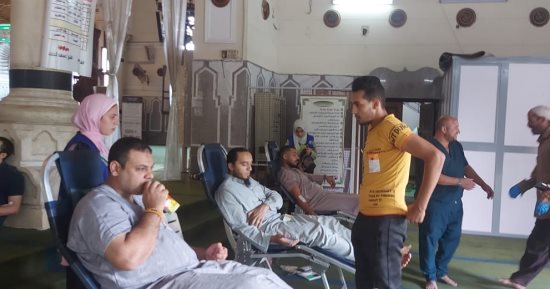 إقبال كثيف من أهالى الإسماعيلية للتبرع بالدم للأشقاء الفلسطينيين