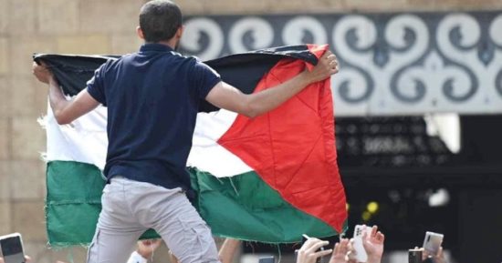 "لستم وحدكم".. مصر تطلق الشرارة الأولى لانتفاضة العرب دعما للفلسطينيين.. حملات موسعة لدعم غزة بالدم والدواء والغذاء وتقاطر شحنات الإغاثة.. مسيرات تضامنية بالأردن والكويت والعراق.. ماليزيا تشيد بمحورية دور مصر
