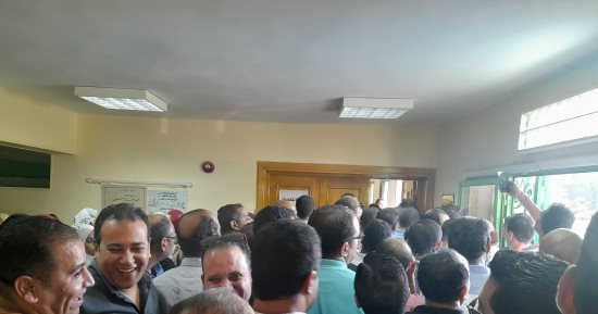 إقبال كثيف من الأطباء على التصويت بانتخابات التجديد النصفى فى قنا