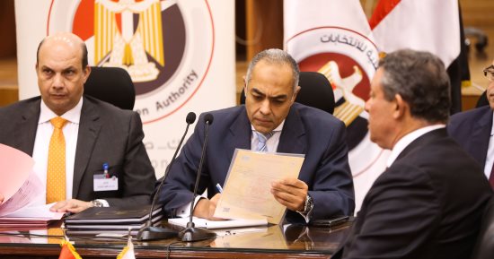 لجنة تلقى طلبات الترشح لانتخابات الرئاسة تبدأ فى فحص أوراق حازم عمر.. صور