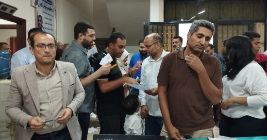 استمرار توافد أطباء الشرقية للإدلاء بأصواتهم فى انتخابات التجديد النصفى.. صور