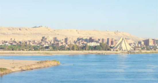 حياة كريمة معجزة تعيد الأمل لأهالى المنيا.. مواطنون لليوم السابع: كل شىء أصبح بين أيدينا.. قرية المعصرة النموذجية كانت تفتقر للخدمات والمبادرة حولتها إلى نموذجية.. أهالى منسافيس: الصرف الصحى أنقذ مئات المنازل