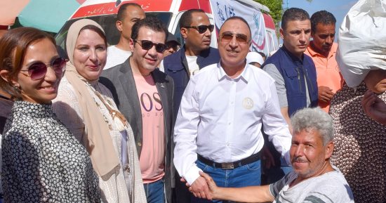 محافظ الإسكندرية يتفقد حملة التبرع بالدم لصالح الشعب الفلسطينى