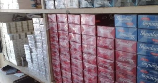 ضبط 2000 علبة سجائر بدون فواتير ومجهولة المصدر فى حملات تموينية بالأقصر.. صور