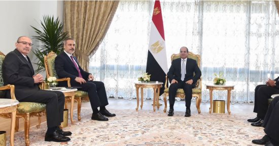 الرئيس السيسى يبحث مع وزير خارجية تركيا تطورات التصعيد العسكرى فى قطاع غزة