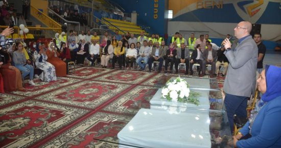 محافظ بنى سويف يشهد احتفالية تسليم أجهزة عرائس للفتيات الأولى بالرعاية.. صور